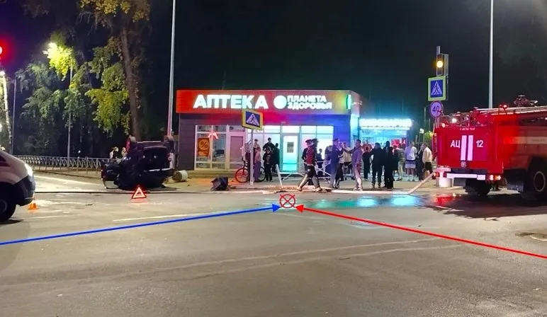 В Коми женщина-водитель на автомобиле Опель столкнулась с пожарной машиной