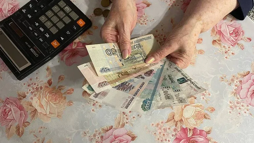 Сумма небольшая, но зато каждому. Эту выплату получат все пенсионеры в конце мая