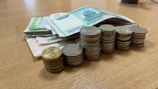 Каким россиянам поднимут зарплату в октябре
