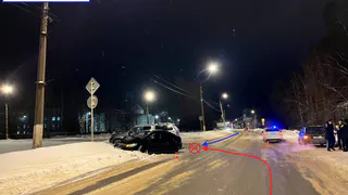 В Сыктывкаре столкнулись Honda и Mazda: травмы получили три человека, среди них грудной ребенок