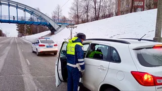 Водителей с многолетним стажем обяжут пересдавать права в марте - условия