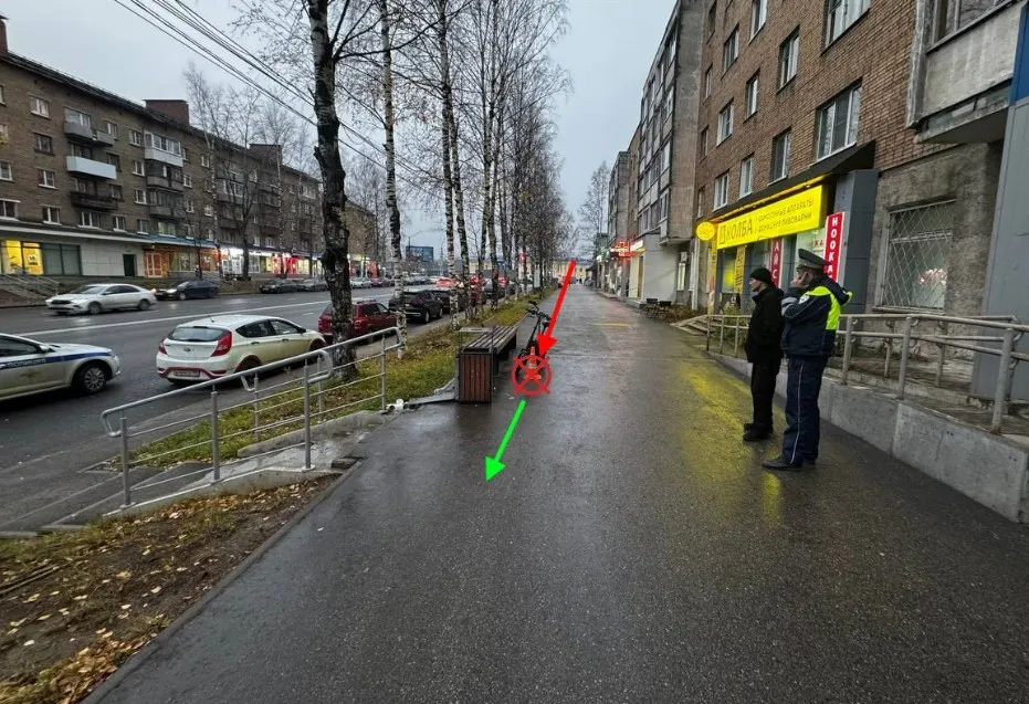 Водитель электровелосипеда сбил подростка и 9-месячного ребенка в центре Сыктывкара