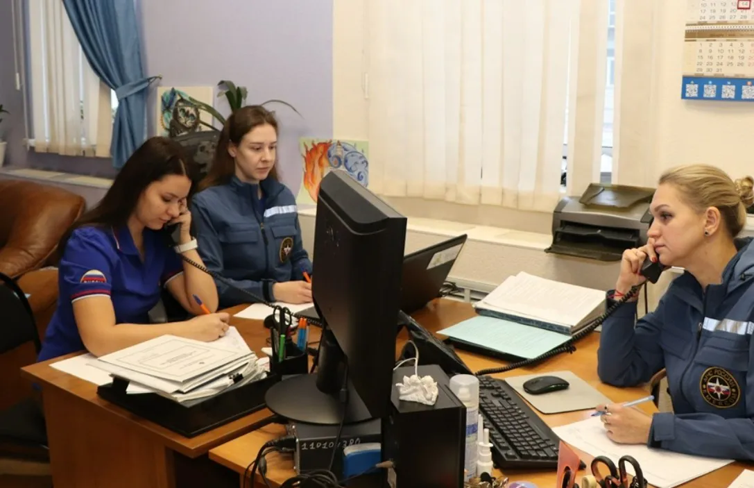 Специалисты "Горячей линии" МЧС Коми отработали навыки экстренной помощи
