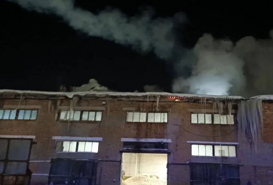 В Коми потушили два пожара в гаражах, один на площади 200 квадратных метров