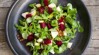 Вкуснее «Винегрета»: простой свекольный салат на скорую руку — наслаждаемся и не полнеем
