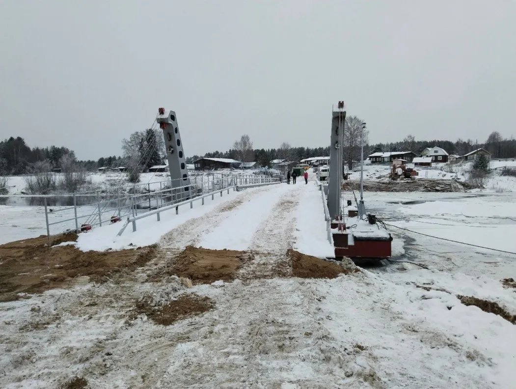 Новый наплавной мост соединил жителей Коми с "большой землей"