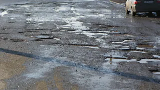 В Коми дорожная компания выплатит компенсацию водителю Mercedes