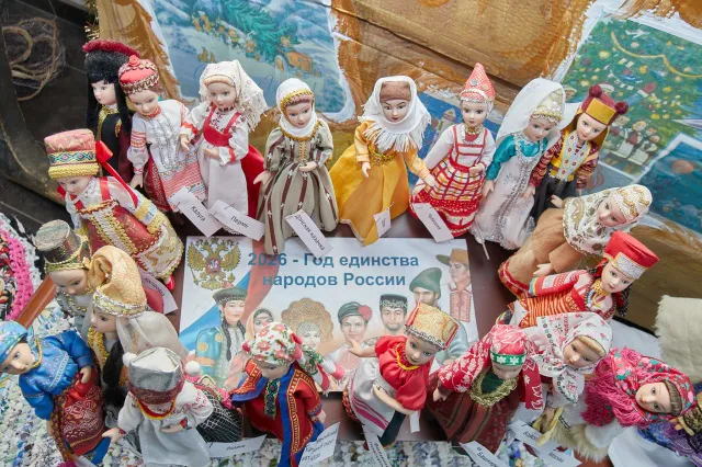 В УФСИН по Коми провели выставку кукол в национальных костюмах народов России