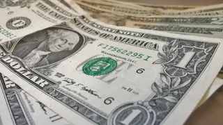 Доллар в опасности: почему хранить сбережения в американской валюте может быть рискованно?