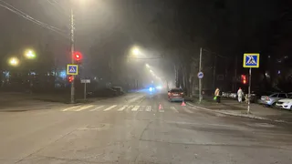 В столице Коми водитель Nissan сбил женщину, переходившую на зелёный свет