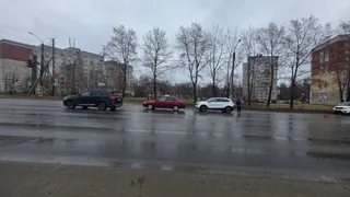 В Сыктывкаре водитель на Lada не рассчитал дистанцию и врезался в Chevrolet