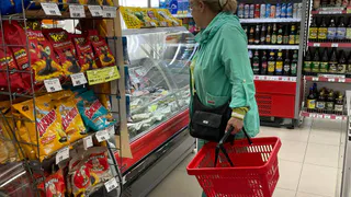Купюры больше не будут принимать в магазинах уже с 20 июня. Россиян ждет неприятный сюрприз