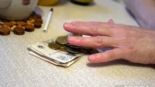 16 000 рублей придут всем вместе с пенсией в декабре: СФР сообщил радостную новость