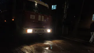 Огнеборцы тушили пожар, возникший ночью в одном из городов Коми