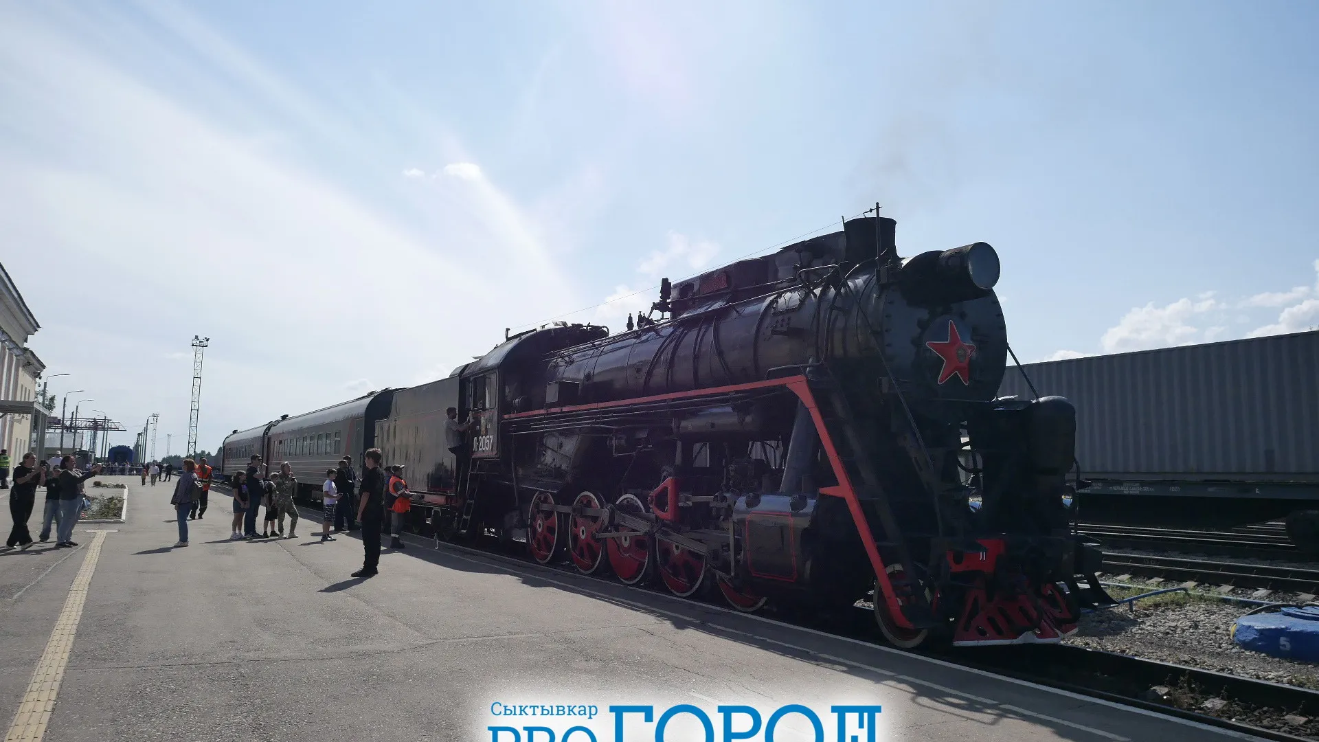В Коми более 300 туристов смогли покататься на ретро-паровозе