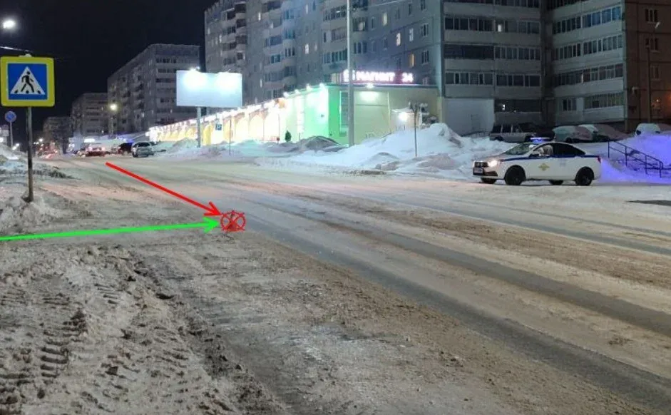 В Коми двое детей съехали с горки под колёса автомобиля