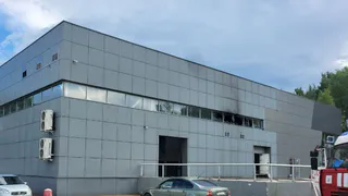 В столице Коми огонь уничтожил 150 квадратов автосалона на Гаражной