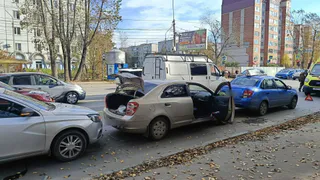 В столице Коми автоледи спровоцировала массовое ДТП на Октябрьском проспекте