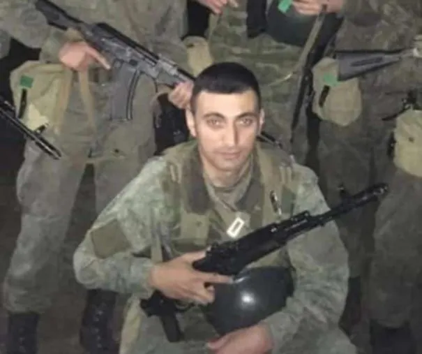 Владимир Уйба потребовал устранить бюрократию, увековечивая память военных