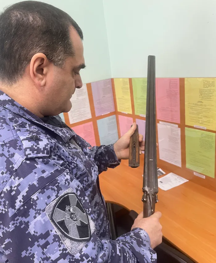 Житель Коми пришел в отделение Росгвардии с пистолетом Марголина