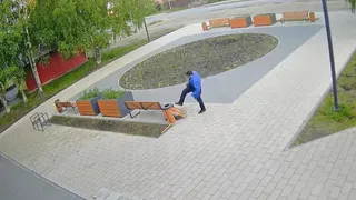 Вандал испортил зону отдыха в посёлке Сыктывкара