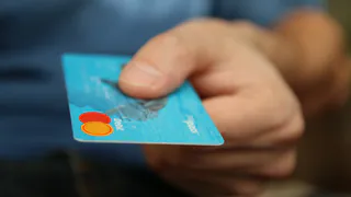 Мошенник украл средства у жительницы Коми под предлогом оплаты за такси
