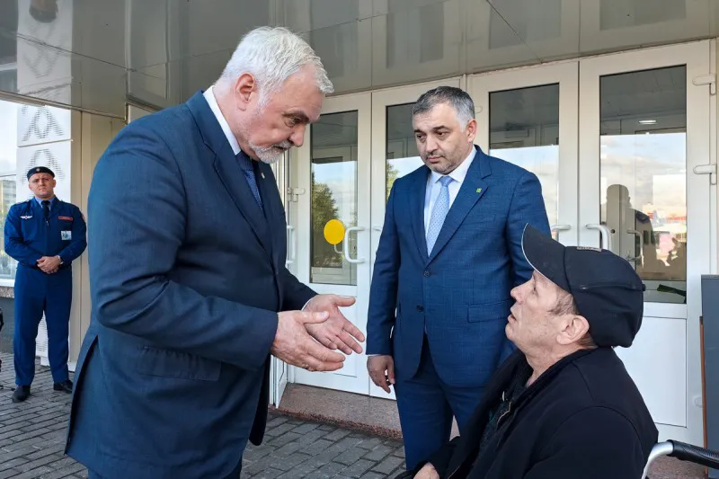 В Коми глава республики Владимир Уйба провёл встречу с участником СВО