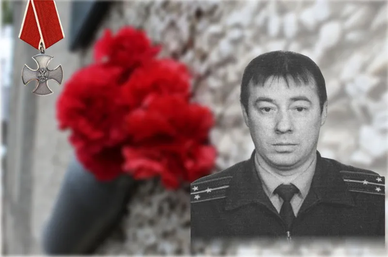 Сотрудники СОБР "Заря" почтили память павшего в бою в Чечне сослуживца