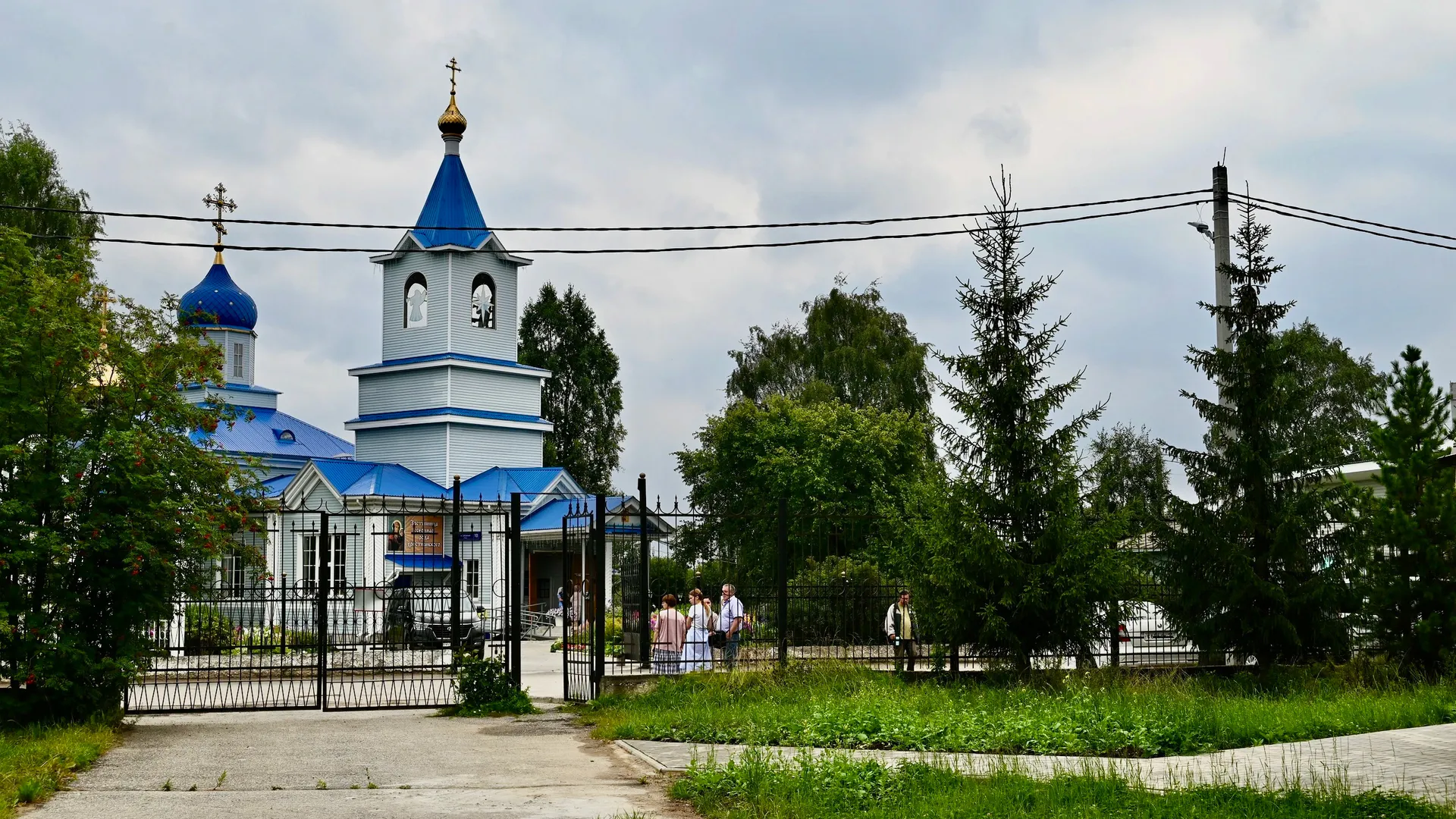 Епископ Филипп начал знакомство с храмами Сыктывкара