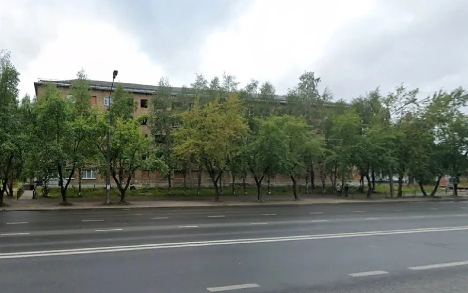 В Коми снесли расселенное общежитие