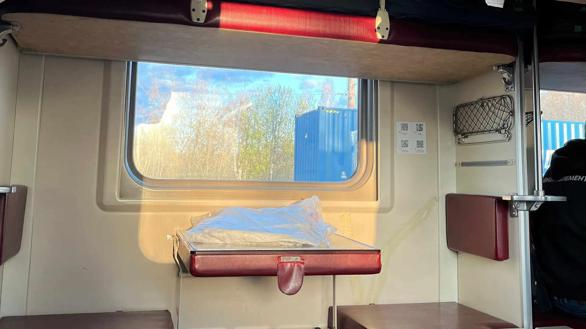 В 7 утра попутчица с верхней полки потребовала моё место: закон на её стороне