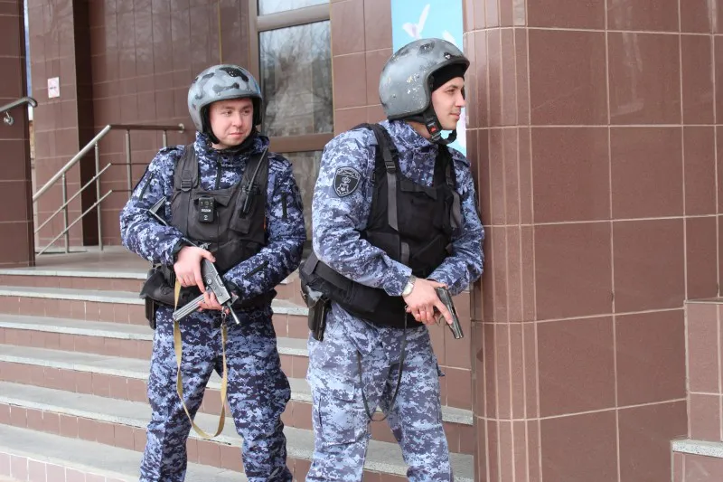 За неделю силовики трижды выезжали по тревоге в одну из гостиниц Коми