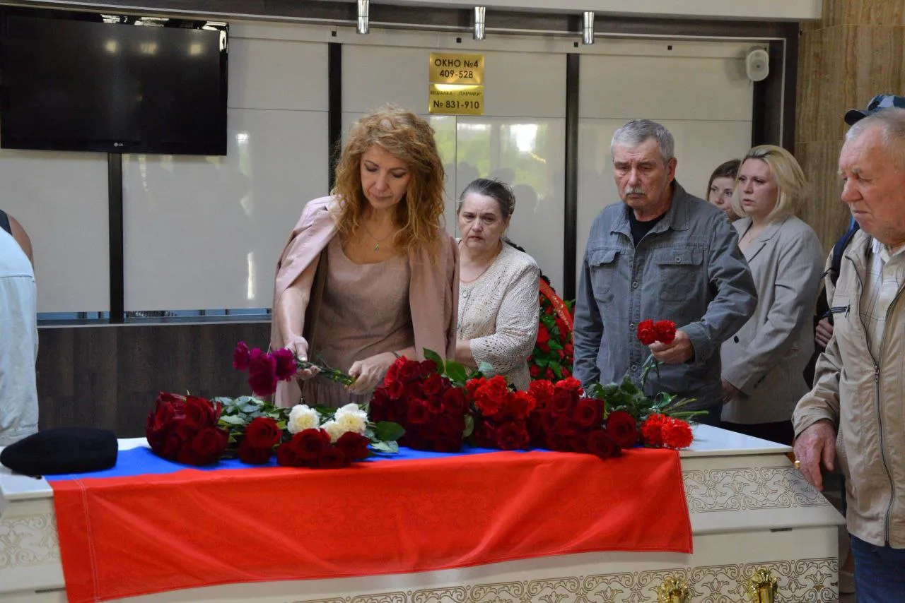 Жители Коми попрощались с участником СВО Михаилом Клепиковым