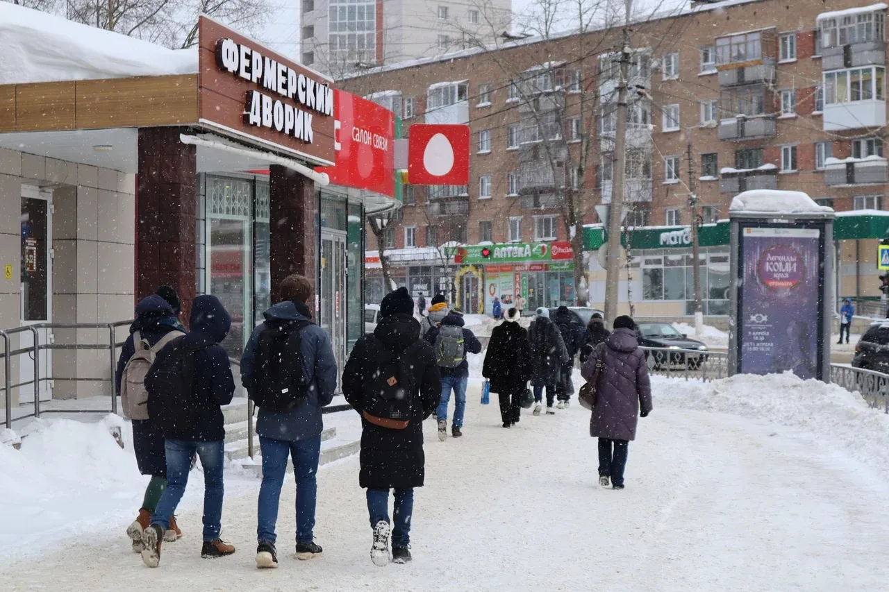 На работу уже метут всех, в том числе и пожилых: что сейчас творится на рынке труда