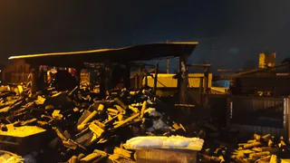 Спасатели Коми ликвидировали пожар в хозпостройках в селе Носим