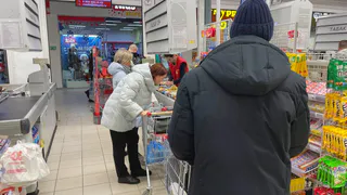 Больше не расплачиваюсь картой в магазинах - оказалось, кассиры "Пятерочки" и "Магнита" внимательно расматривают эти данные