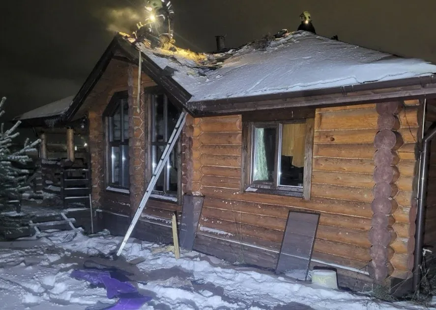 В Сыктывкаре и Ижемском районе из-за печей под огненную угрозу попали 3 дома и квартира