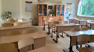 Россияне массово забирают детей из школ: что же происходит
