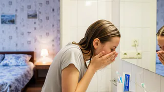 Просто масло и сода: японский рецепт умывания, который оставляет соль в далеком прошлом