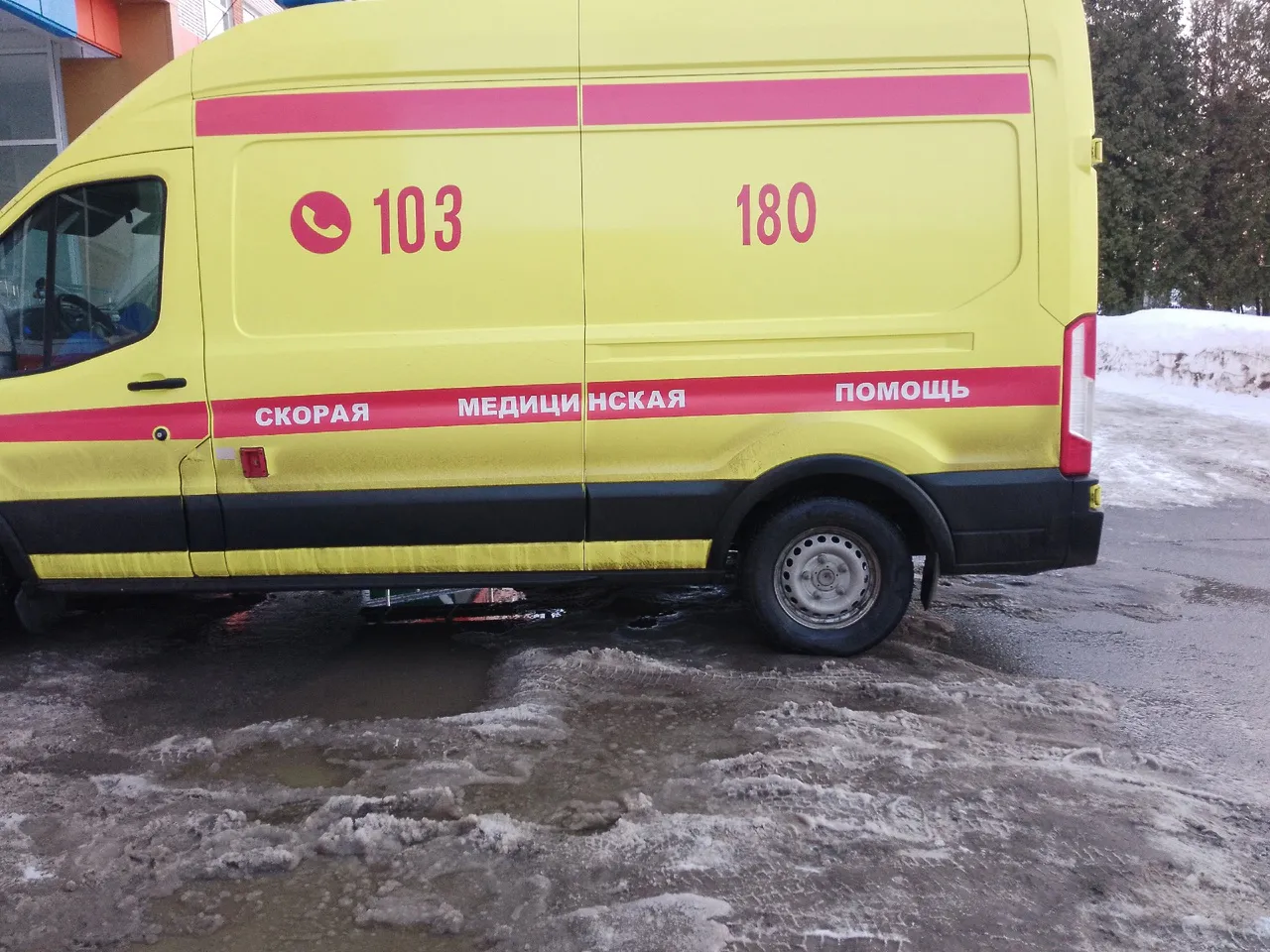 В Коми спасатели помогли беременной снять кольцо с опухшего пальца