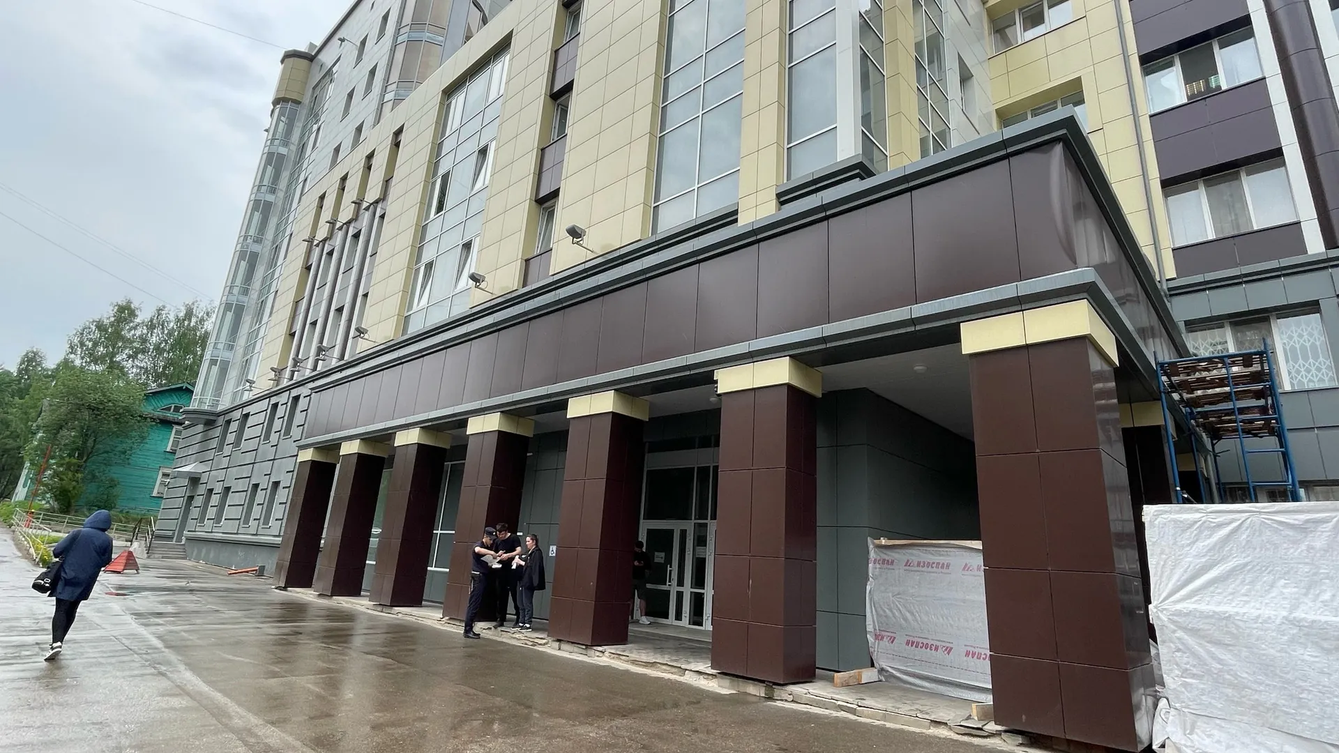 Житель Коми пытался вернуть отданные на пластику для экс-супруги деньги
