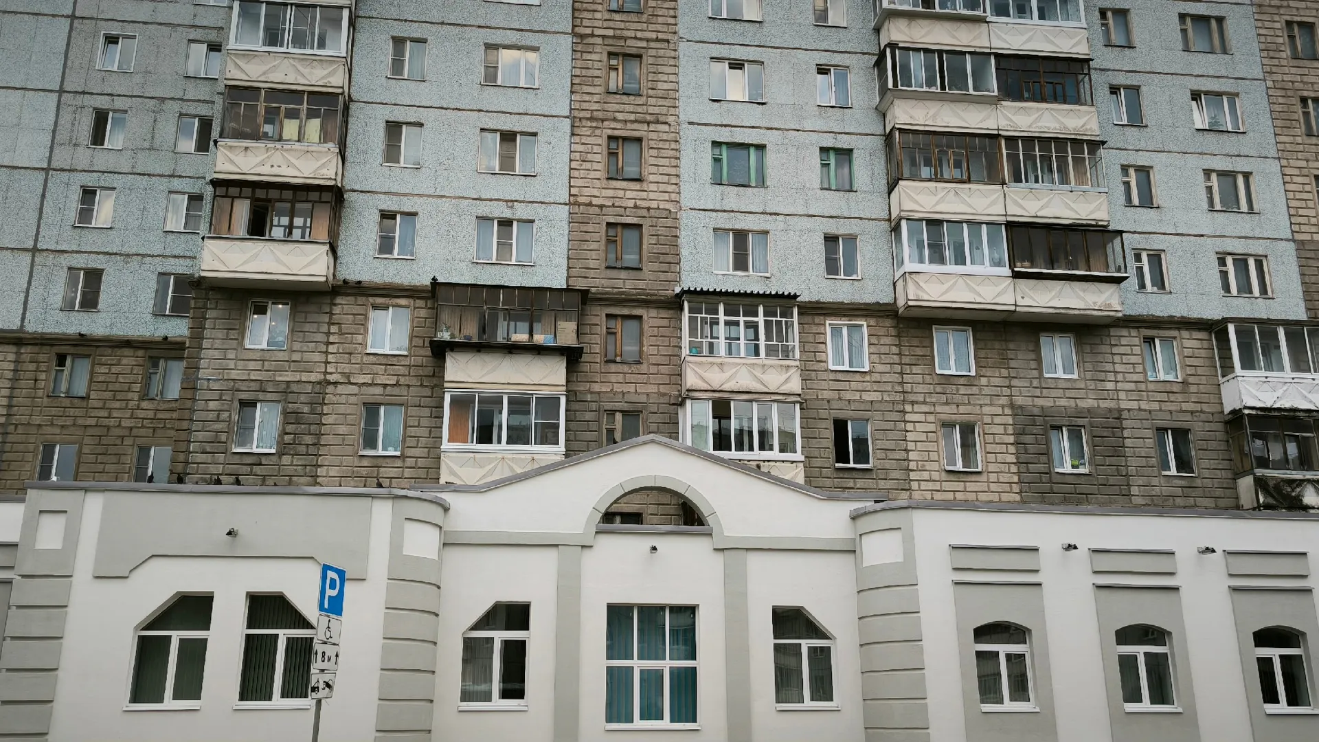 С 1 октября застекленные балконы под запретом: требуют все снести и запрещают восстановить