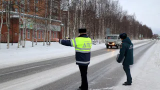 С 15 апреля водителей начнут штрафовать за такой тип колес - кто попал в список