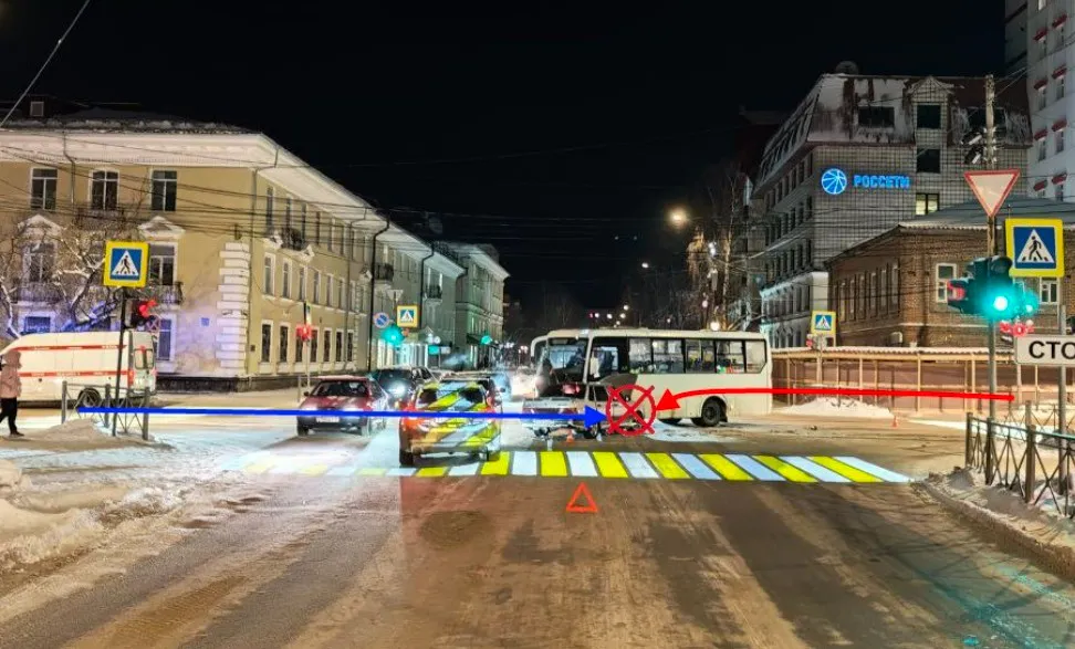 В Сыктывкаре водитель автобуса не пропустил ВАЗ при повороте и стал виновником аварии