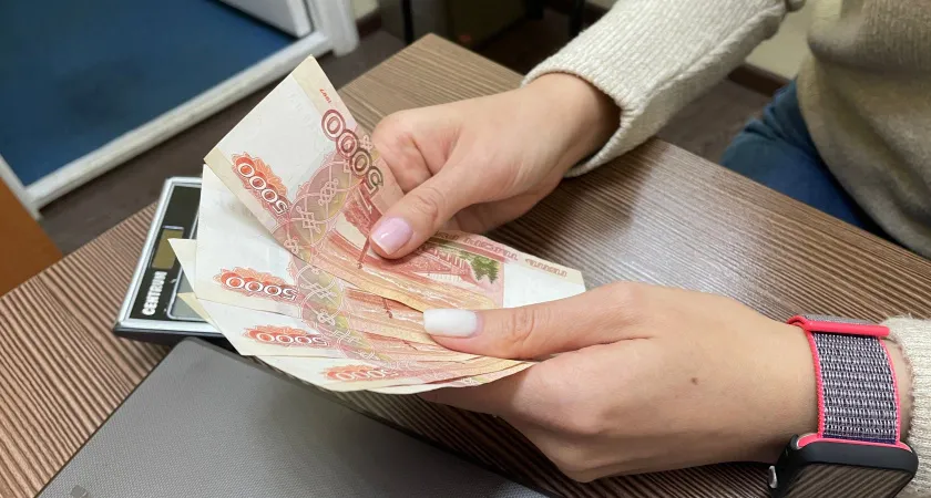 Родился в долларовой рубашке: Глоба назвал единственный знак зодиака, которого ждет прибыль с 12 мая