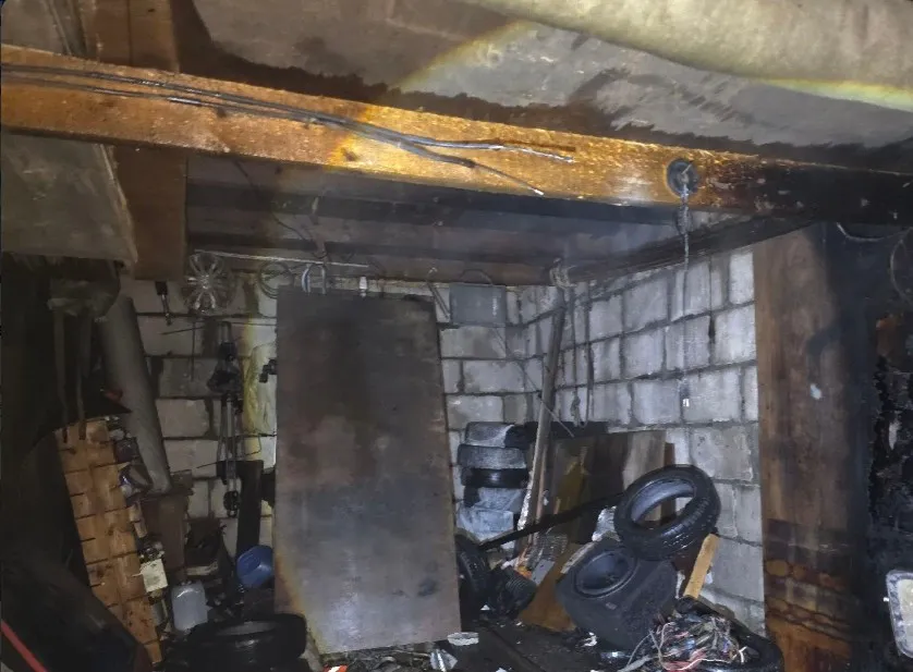В Коми пожарные спасли из горящей квартиры пенсионерку