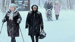На работу уже берут всех, в том числе и пожилых: что творится на рынке труда