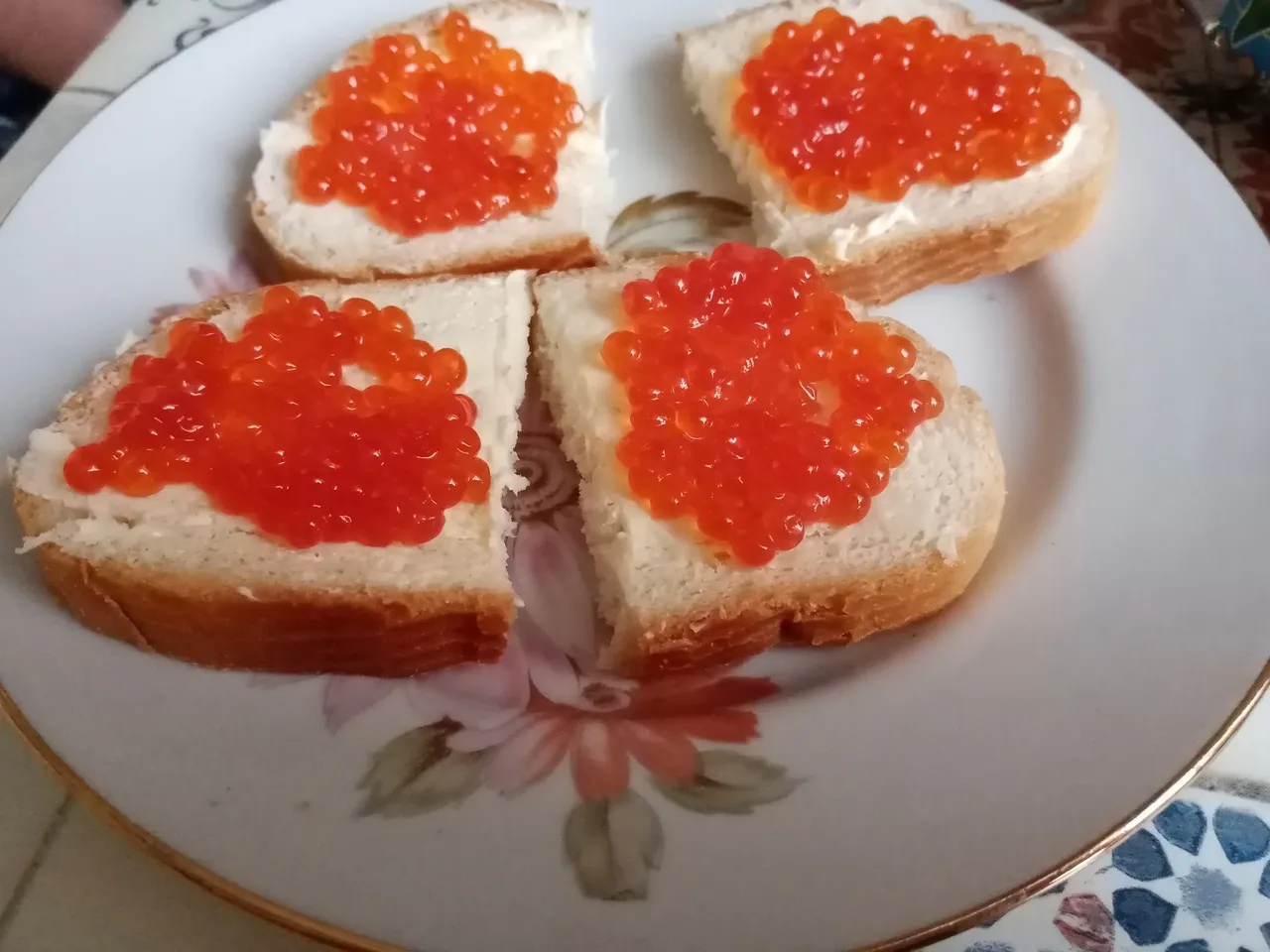 Аферисты "ловят на удочку" с дешевыми икрой и красной рыбой жителей Коми