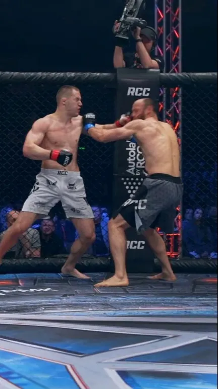 Боец из Коми отправил в нокаут экс-чемпиона ONE FC