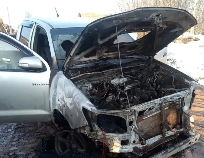 При пожаре в сельском доме в Коми один человек погиб, а второй получил травмы